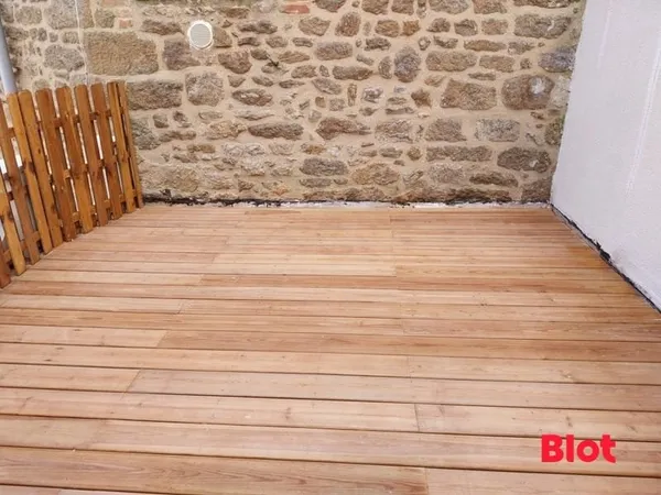 A VENDRE, BEL APPARTEMENT T1 avec terrasse, état neuf, à 2 mn de la plage à pied à SAINT MALO