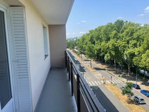 Quatre pièces sur Quai du Rhône