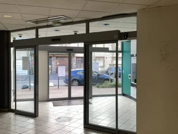 Local commercial 207 m²