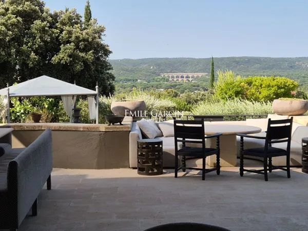 A louer Propriété d'exception sur 1ha de terrain 7 chambres vue sur le Pont du Gard