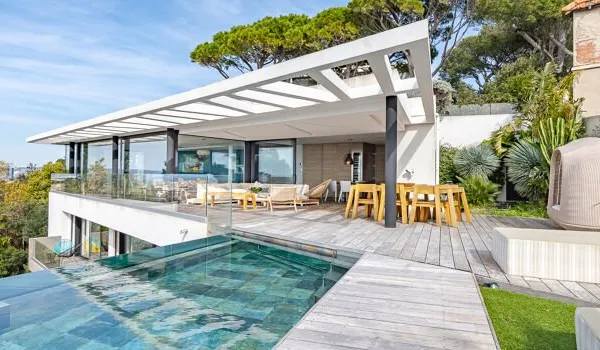 Maison 6 pièces 305 m²