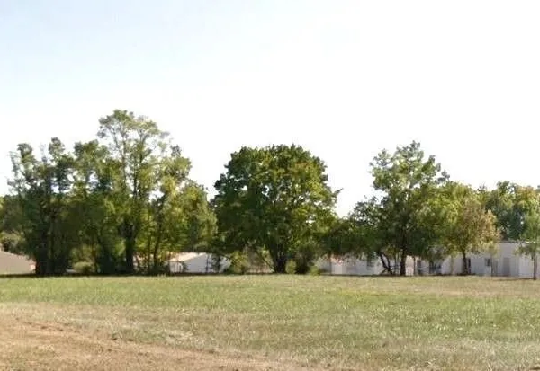 Terrain à bâtir de 701 m2 au prix de 39256 € à BUSSAC-SUR-CHARENTE.