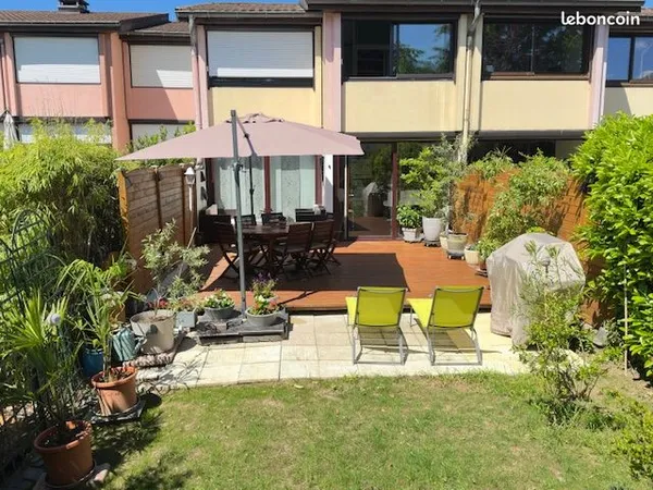 Maison mitoyenne avec terrasse & jardinet