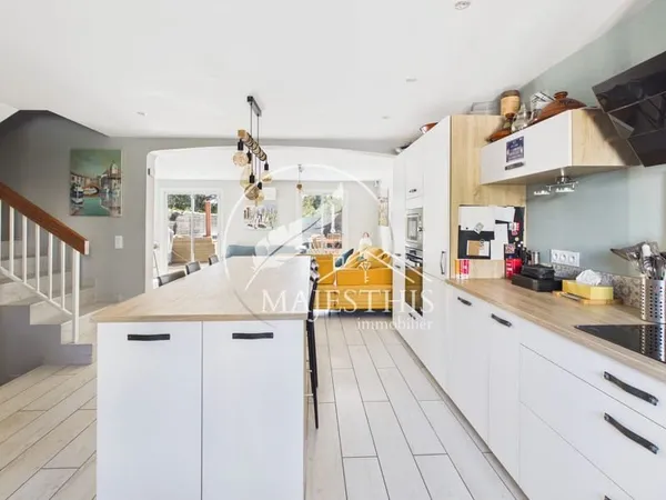 JOLIE MAISON - 119 m2 4 CHAMBRES JARDIN- GARAGE ET PLACE