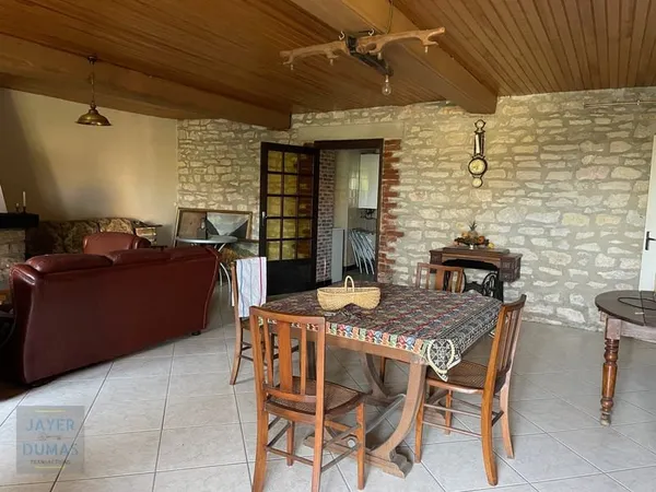 GUERFAND - Maison Mitoyenne avec Grange et grand terrain -