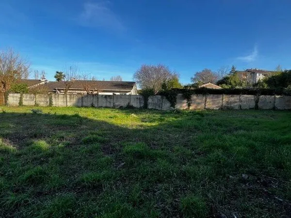 Terrain constructible 700 m²