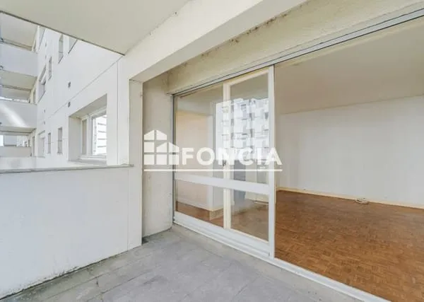 TOURS PLACE RABELAIS, AU CALME, IDEALEMENT BIEN PLACE - GRAND APPARTEMENT T1 BIS