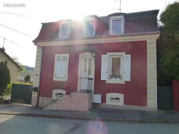 Danjoutin belle maison cosy avec 3 chambres, un grand jardin et un garage