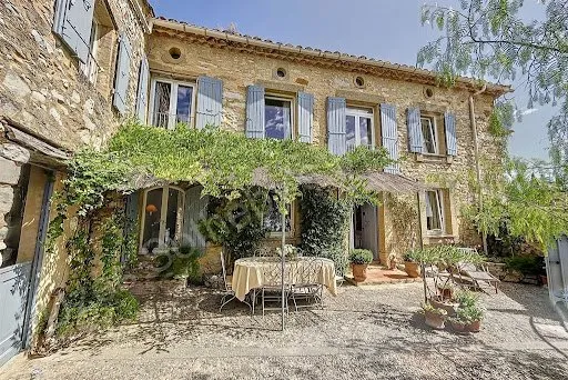 Maison 7 pièces 222 m²