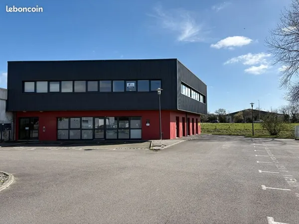 Bureaux 166 m² GOUESNOU