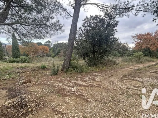 Terrain 900 m²
