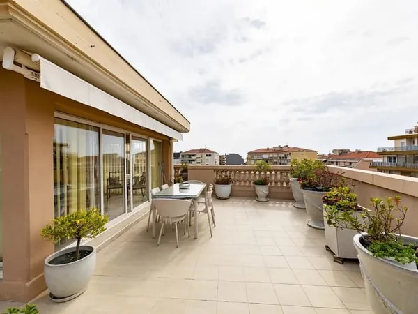 Magnique Appartement Penthouse - 4 pièces avec terrasse de 60 m2 en Dernier Etage