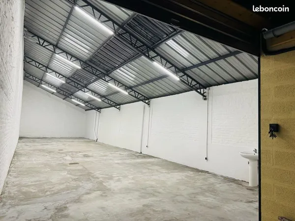 Hangar à louer 130 m²