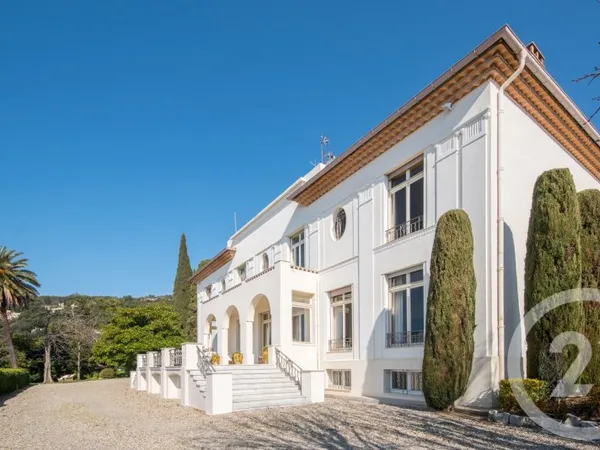 Maison 12 pièces 588 m²