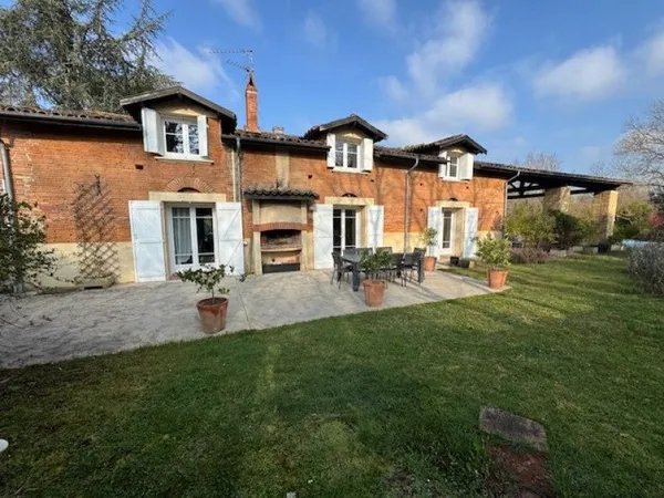 Maison toulousaine 7 pièces 296 m²