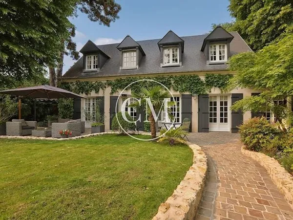 Maison 7 pièces 271 m²