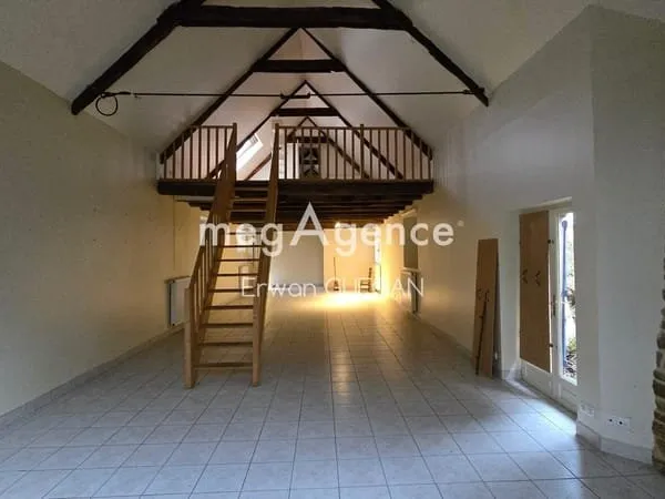 Propriété au calme , dépendances avec terrain 10 000 m²