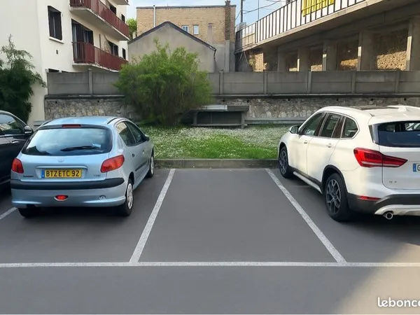3 places de Parking Gare d'Asnieres