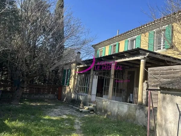 LORIOL DU COMTAT - Maison de caractère à rénover en pleine campagne