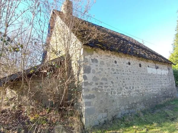 Ancien relais de poste à réhabiliter à Nuzéjoux (Haute-Corrèze)