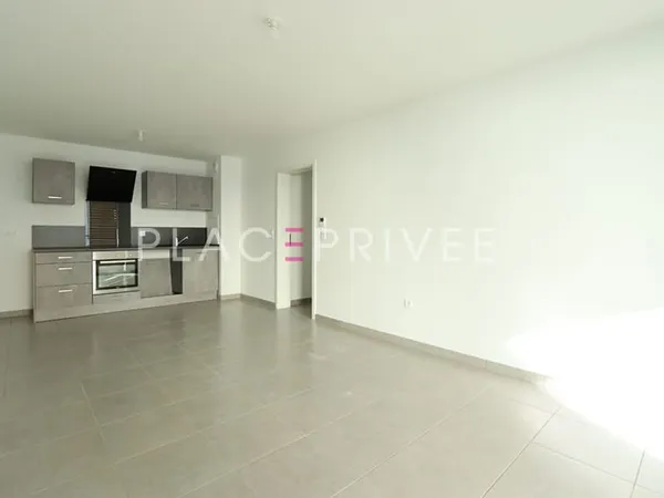 Appartement avec balcon et garage