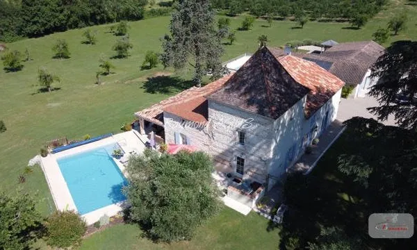 Manoir enchanteur avec maison d'amis, appartement et vue pan