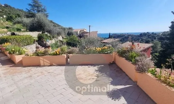 Propriété CASTELLAR villa 188 m² bassin terrain vue mer