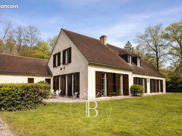 Maison 10 pièces 270 m²