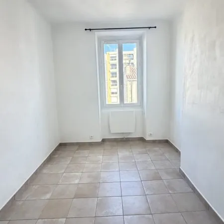 Marseille ( 13005 ) VENTE APPARTEMENT 34 M2 CARREZ 3 ÉME ÉTA