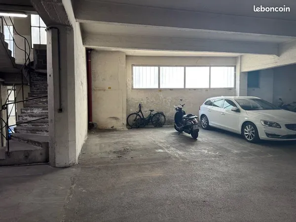 Place de parking 75 018