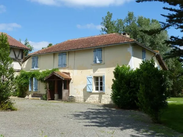 À vendre, dans le Gers proche de Trie-sur-Baise: maison gasconne 4 chambres avec gîte 3 chambres, pi