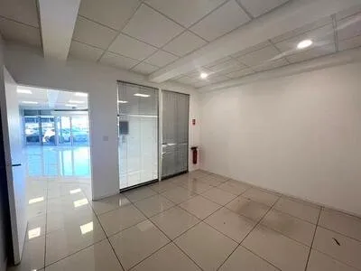GRAND LOCAL 65M² JARRY
