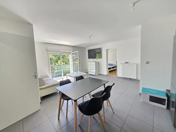 COLOCATION 3 Chambres dans Appartement meublé/équipé type