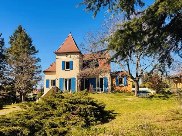 Maison de 4 chambres avec piscine et annexe indépendante à pied de Gourdon