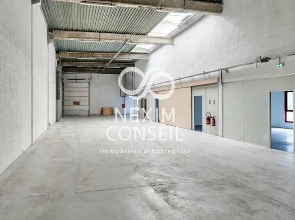 Entrepôt 474 m²