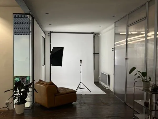 Studio photo dans atelier artistique
