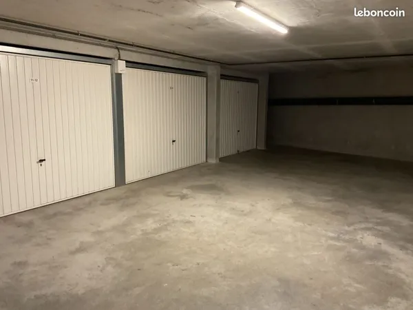 Garage double à louer