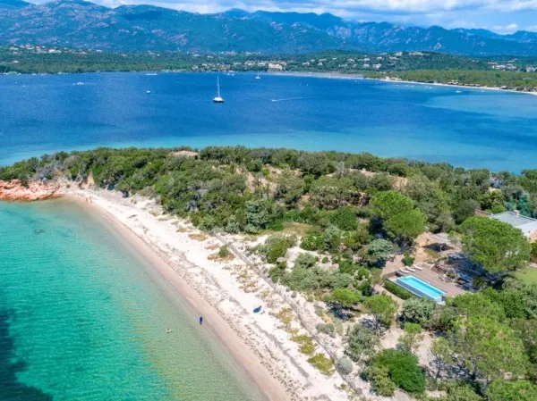 Porto-vecchio, villa à louer "pieds dans l'eau"- presqu'île du B