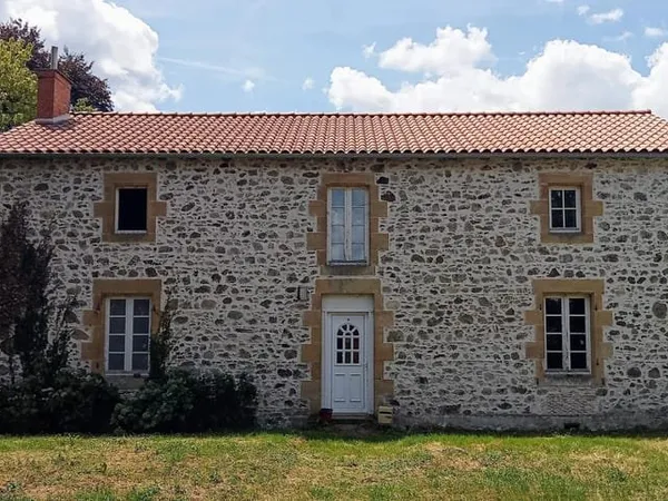Grande maison de campagne avec terrain et dépendances - Idéale pour centre équestre ou petite exploi