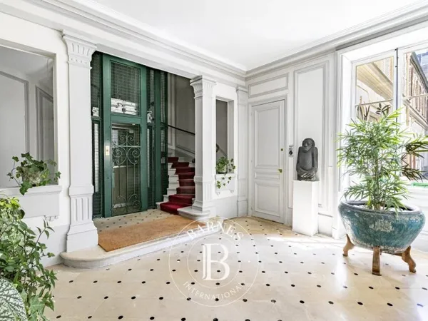 PARIS 7 - Matignon - appartement d'exception dans un lieu ravissant du XIXème