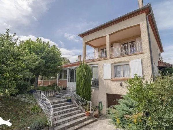 Maison 6 pièces 248 m²