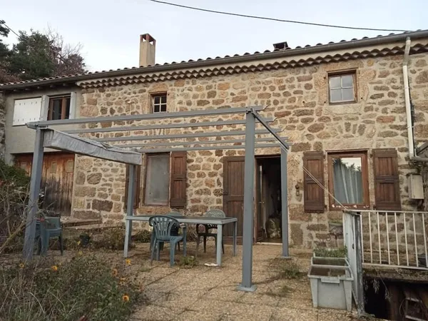 Maison ardéchoise sur 4886M² de terrain attenant