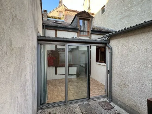 Rare hyper centre- Duplex rénové avec jardin & véranda privatif