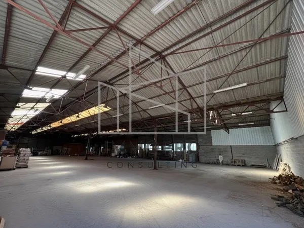 Local industriel 1380 m²
