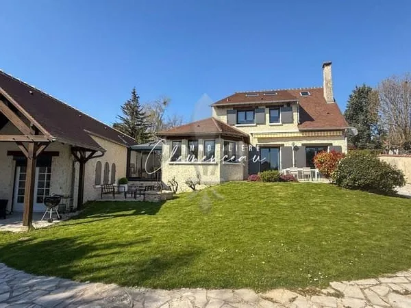 Maison 8 pièces 195 m²