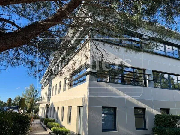Bureaux 775 m²