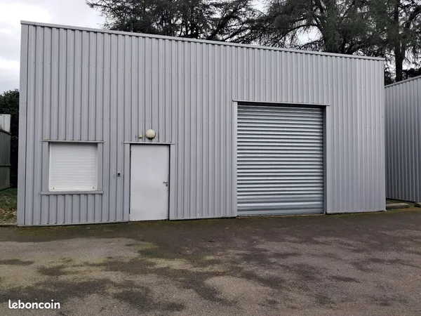 Local professionnel 150m²