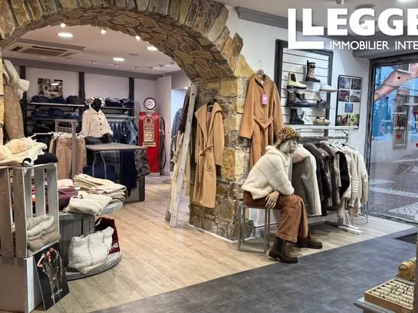 Excellente opportunité commerciale dans un emplacement de choix au coeur de la zone piétonne de Mout