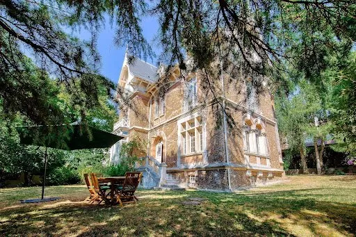 Maison 9 pièces 380 m²