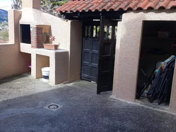 A vendre maison de caractère avec terrasse et cour